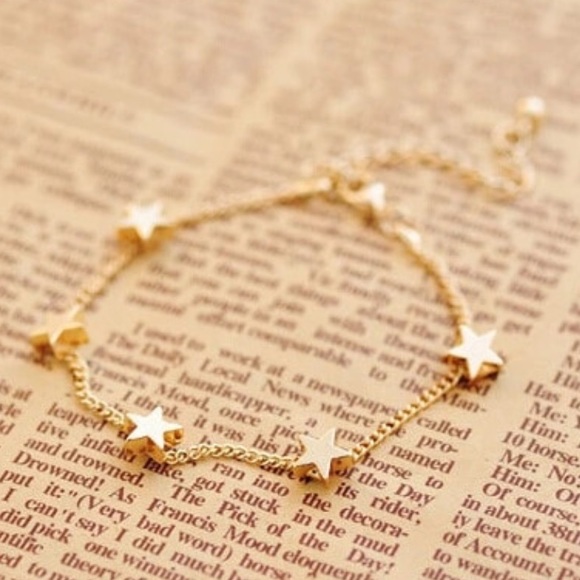 Dainty Star Charm Gold Bracelet - Picture 4 of 7